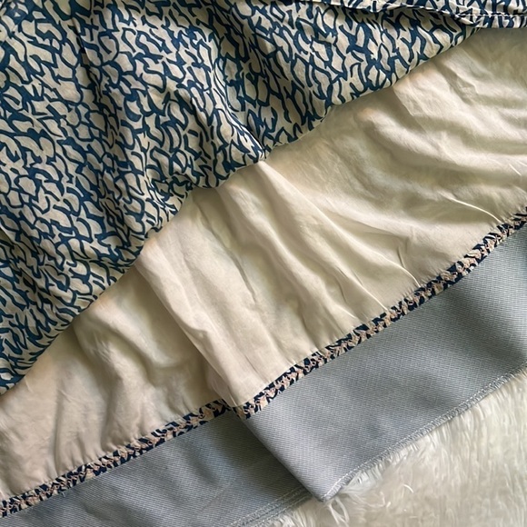 AMERICAN EAGLE OUTFITTERS Blue/ cream lined skirt, Size 2, GUC. - Picture 2 of 4